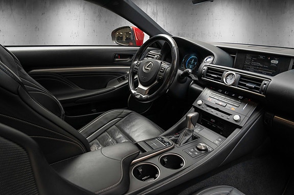 Lexus RC300h 30 of 30