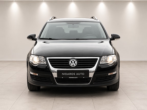 Volkswagen Passat 2 of 5