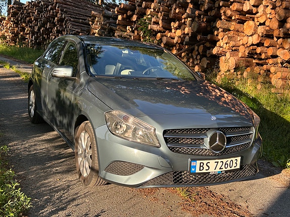 Mercedes-Benz A180 3 of 5