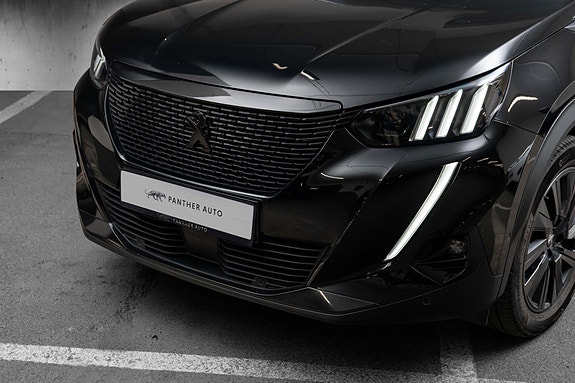 Peugeot 2008 2 of 5