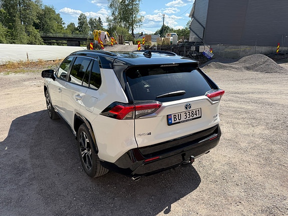 Toyota RAV4 Plug-in Hybrid 11 of 30