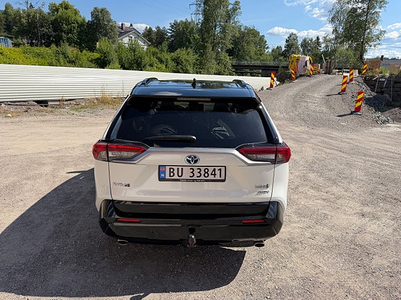 Toyota RAV4 Plug-in Hybrid 10 of 30