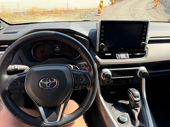 Toyota RAV4 Plug-in Hybrid 24 of 30