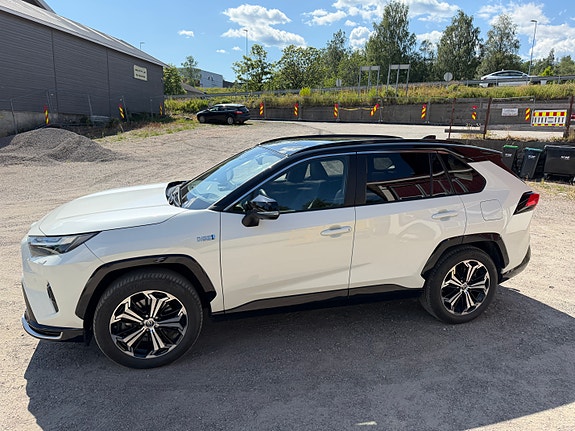 Toyota RAV4 Plug-in Hybrid 15 of 30