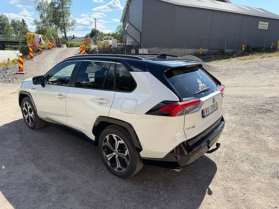 Toyota RAV4 Plug-in Hybrid 12 of 30