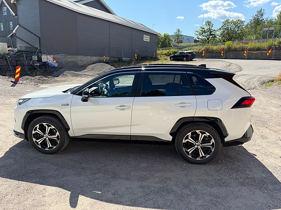 Toyota RAV4 Plug-in Hybrid 14 of 30