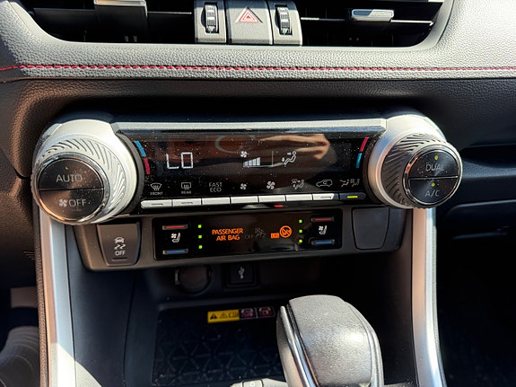 Toyota RAV4 Plug-in Hybrid 27 of 30