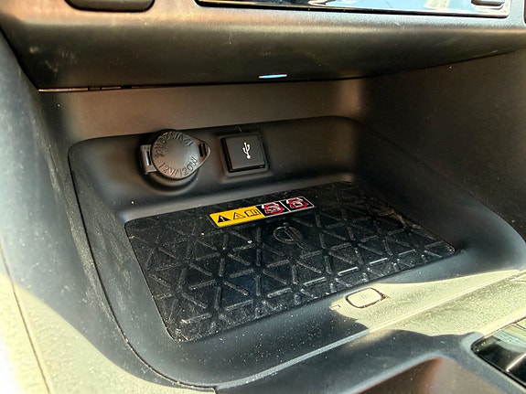 Toyota RAV4 Plug-in Hybrid 29 of 30