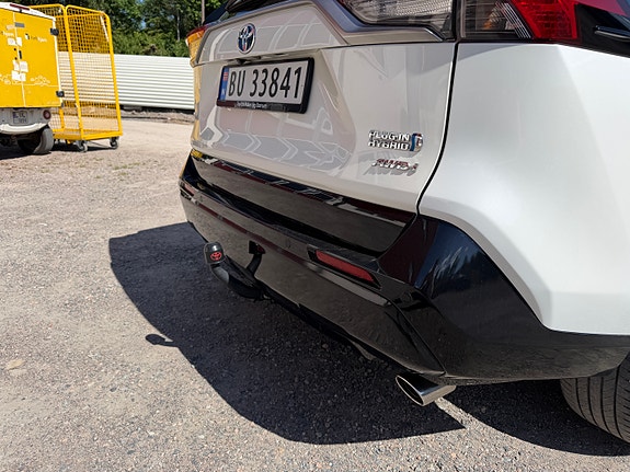 Toyota RAV4 Plug-in Hybrid 8 of 30