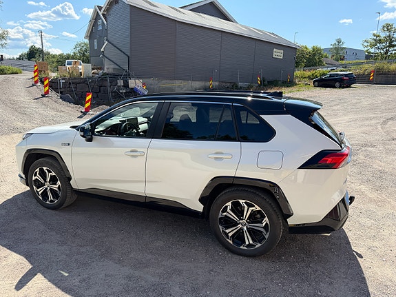 Toyota RAV4 Plug-in Hybrid 13 of 30