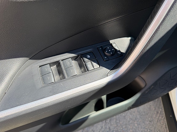 Toyota RAV4 Plug-in Hybrid 22 of 30