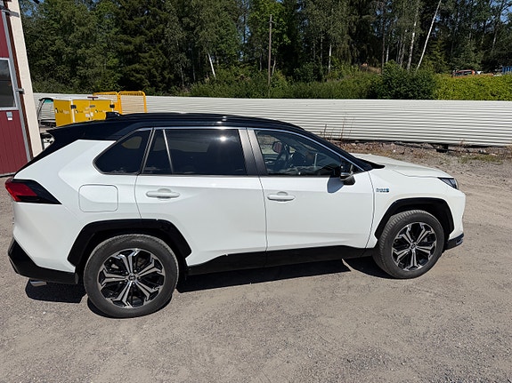 Toyota RAV4 Plug-in Hybrid 5 of 5