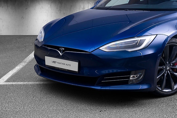 Tesla Model S 2 of 5