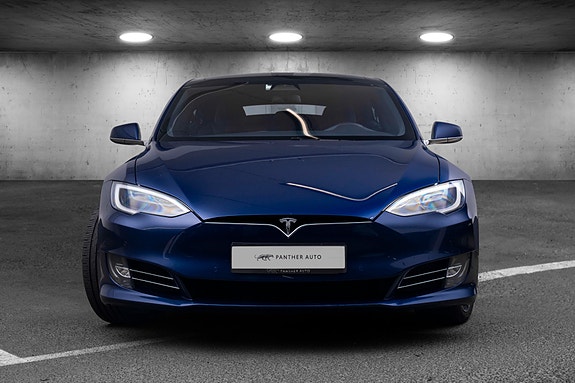 Tesla Model S 4 of 5