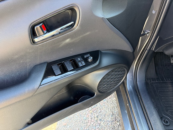 Toyota Prius Plug-in Hybrid 16 of 30