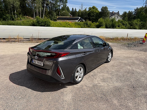 Toyota Prius Plug-in Hybrid 5 of 5