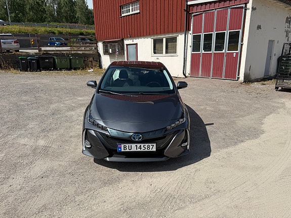 Toyota Prius Plug-in Hybrid 12 of 30