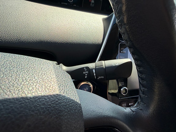Toyota Prius Plug-in Hybrid 21 of 30