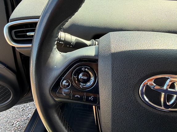 Toyota Prius Plug-in Hybrid 18 of 30