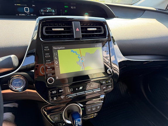 Toyota Prius Plug-in Hybrid 25 of 30