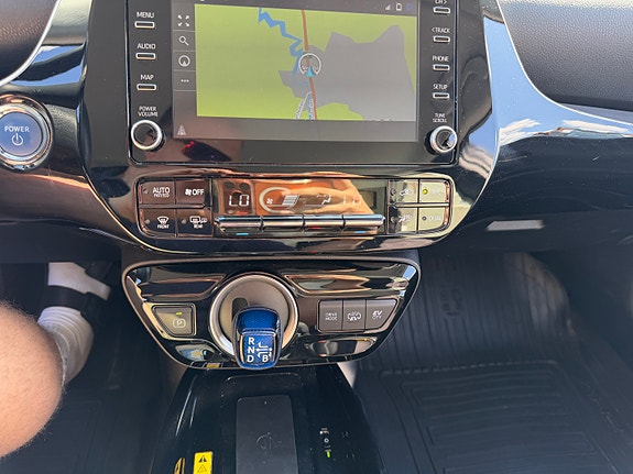 Toyota Prius Plug-in Hybrid 26 of 30