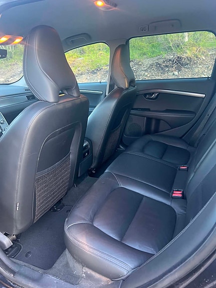 Volvo XC70 3 of 5