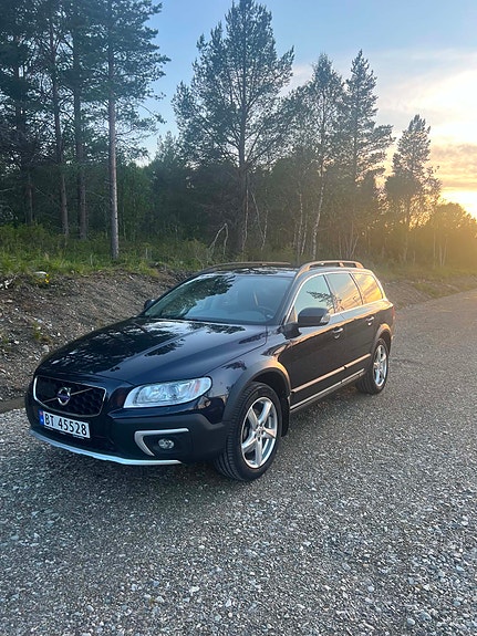 Volvo XC70 2 of 5