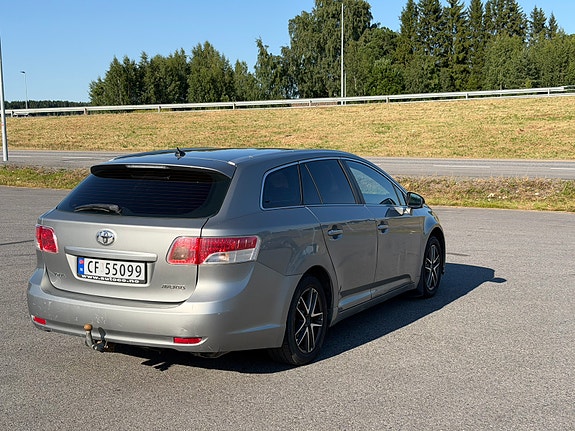Toyota Avensis 4 of 5
