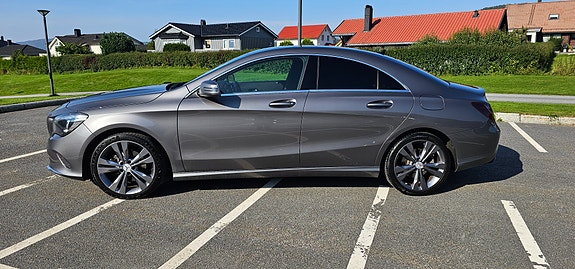 Mercedes-Benz CLA180 2 of 5