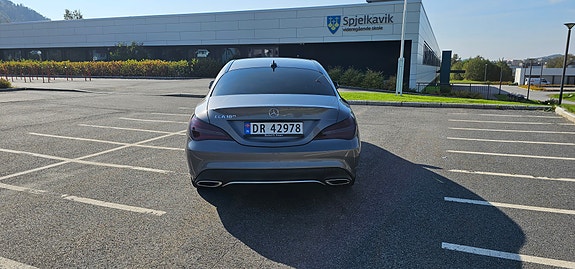 Mercedes-Benz CLA180 3 of 5