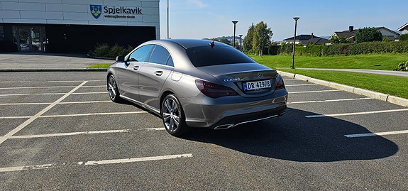 Mercedes-Benz CLA180 4 of 5