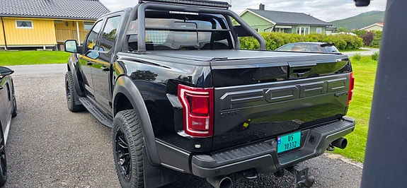 Ford F-150 4 of 5