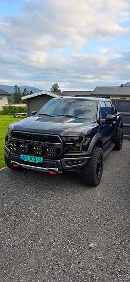 Ford F-150 2 of 5