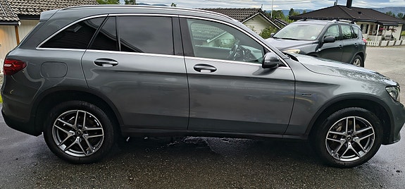 Mercedes-Benz GLC350 e 3 of 30