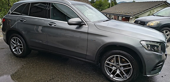 Mercedes-Benz GLC350 e 2 of 30