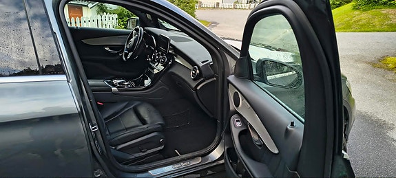Mercedes-Benz GLC350 e 17 of 30