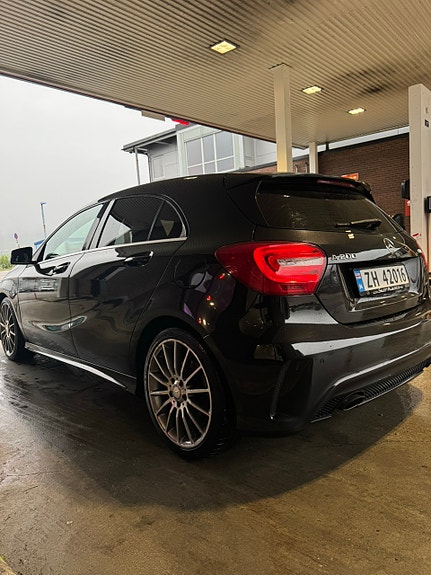 Mercedes-Benz A200 4 of 5