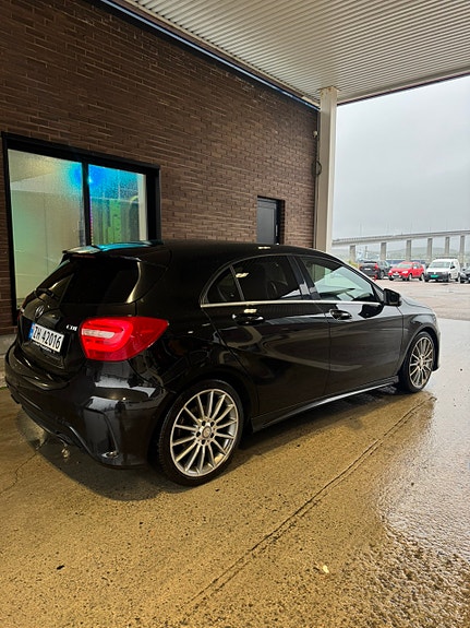 Mercedes-Benz A200 2 of 5