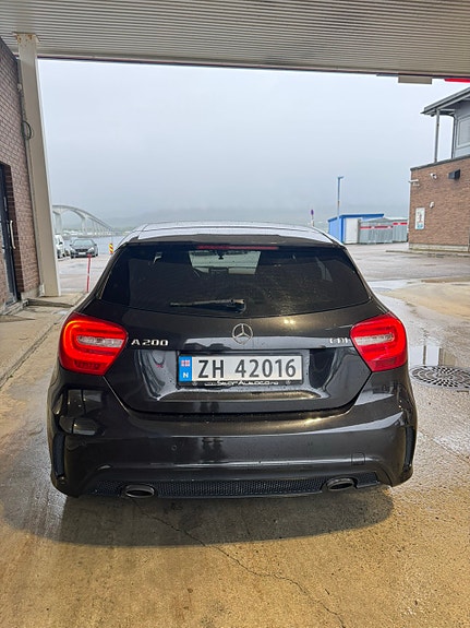 Mercedes-Benz A200 3 of 5