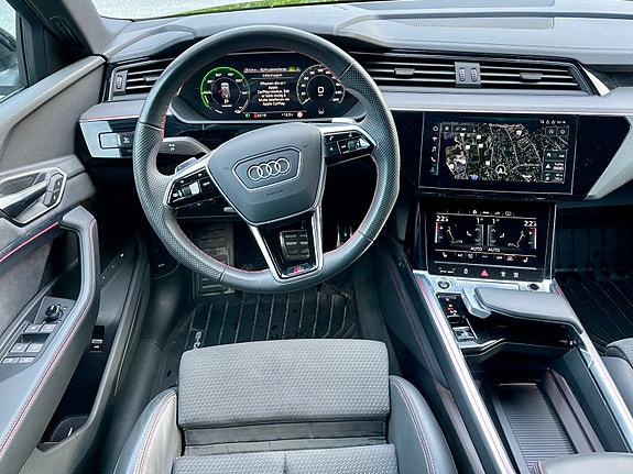 Audi Q8 e-tron 12 of 22