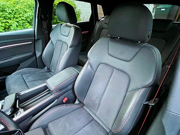 Audi Q8 e-tron 13 of 22