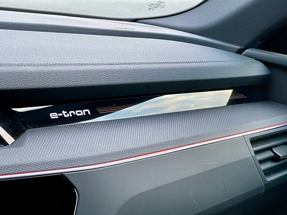 Audi Q8 e-tron 14 of 22