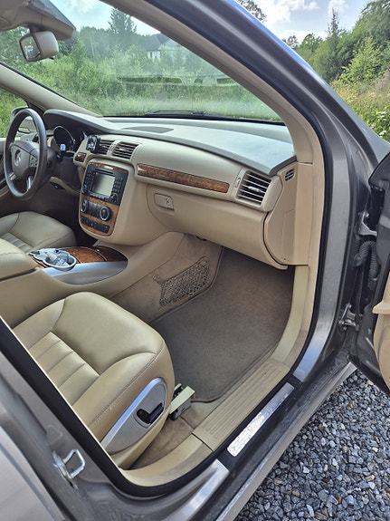 Mercedes-Benz R320 5 of 5