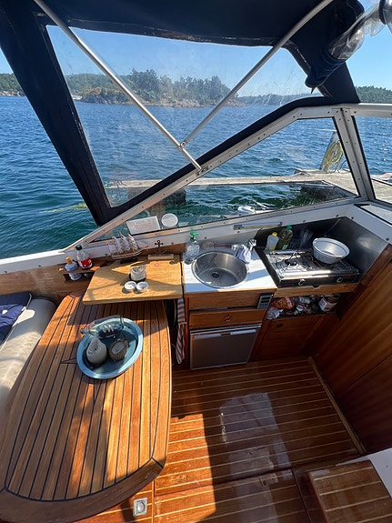 Hytte til sjøs: Selco Fjordcruiser 27 leies ut 5 of 8