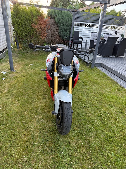 BMW F 900 R 4 of 5