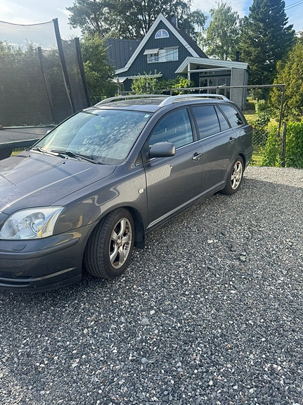 Toyota Avensis 3 of 5