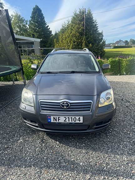 Toyota Avensis 4 of 5