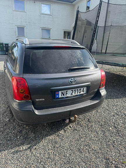 Toyota Avensis 5 of 5