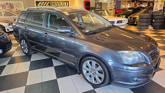 Toyota Avensis 4 of 5
