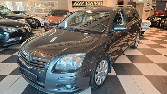 Toyota Avensis 2 of 5